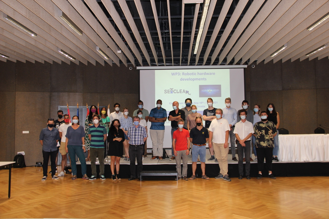 Group picture during first-day presentations